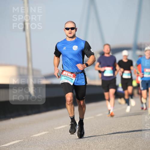 03.10.2025 - Köhlbrandbrückenlauf Jannik Wohlers http://msf.ph/oto/9074308 03.10.2025 09:40:18 Position 3 2937 meine-sportfotos.de