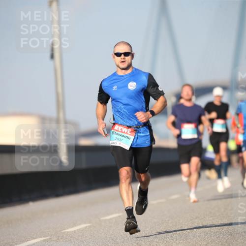 03.10.2025 - Köhlbrandbrückenlauf Jannik Wohlers http://msf.ph/oto/9074313 03.10.2025 09:40:18 Position 3 2937 meine-sportfotos.de