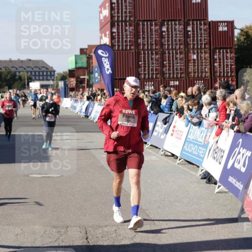 03.10.2025 - Köhlbrandbrückenlauf Jannik Wohlers http://msf.ph/oto/9074317 03.10.2025 13:16:08 Ziel 4311, 4423, 4495, 4548, 4644, 4696, 4805, 5022, 5023, 5068, 5217, 5336, 5684, 5867, 5868, 6270, 6271, 6712 meine-sportfotos.de