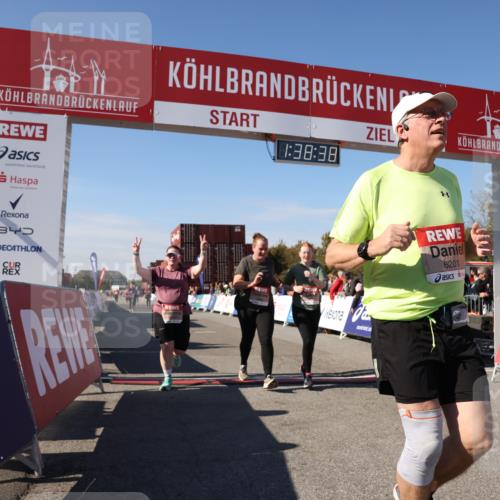 03.10.2025 - Köhlbrandbrückenlauf Lena Gebhardt http://msf.ph/oto/9074327 03.10.2025 13:38:38 Ziel 4697, 4884, 5564, 5590, 5591, 6179, 6201 meine-sportfotos.de