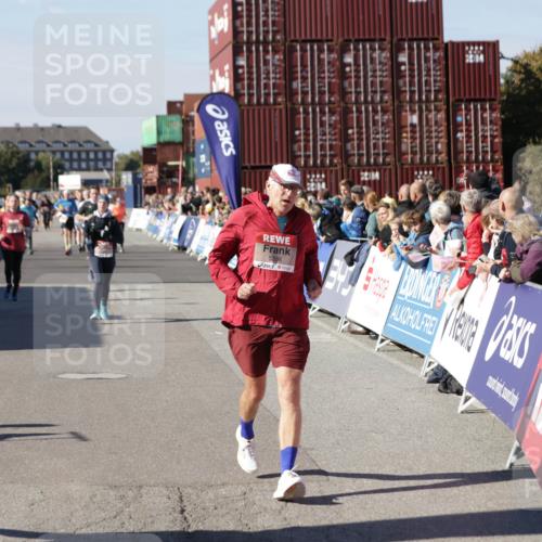 03.10.2025 - Köhlbrandbrückenlauf Jannik Wohlers http://msf.ph/oto/9074331 03.10.2025 13:16:08 Ziel 4311, 4423, 4495, 4548, 4644, 4696, 4805, 5022, 5023, 5068, 5217, 5336, 5684, 5867, 5868, 6270, 6271, 6712 meine-sportfotos.de