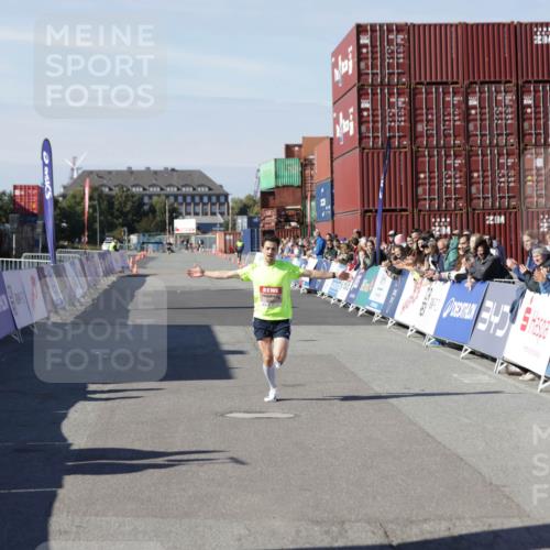 03.10.2025 - Köhlbrandbrückenlauf Jannik Wohlers http://msf.ph/oto/9074334 03.10.2025 12:45:19 Ziel 6280 meine-sportfotos.de