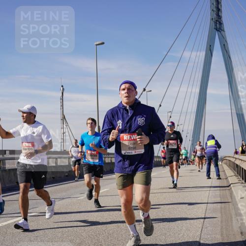 03.10.2025 - Köhlbrandbrückenlauf Michael Burmester http://msf.ph/oto/9074337 03.10.2025 12:39:43 Position 2 6798 meine-sportfotos.de