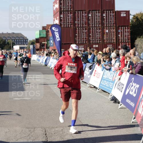 03.10.2025 - Köhlbrandbrückenlauf Jannik Wohlers http://msf.ph/oto/9074339 03.10.2025 13:16:08 Ziel 4311, 4423, 4495, 4548, 4644, 4696, 4805, 5022, 5023, 5068, 5217, 5336, 5684, 5867, 5868, 6270, 6271, 6712 meine-sportfotos.de