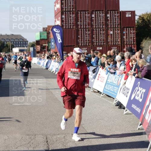 03.10.2025 - Köhlbrandbrückenlauf Jannik Wohlers http://msf.ph/oto/9074350 03.10.2025 13:16:08 Ziel 4311, 4423, 4495, 4548, 4644, 4696, 4805, 5022, 5023, 5068, 5217, 5336, 5684, 5867, 5868, 6270, 6271, 6712 meine-sportfotos.de