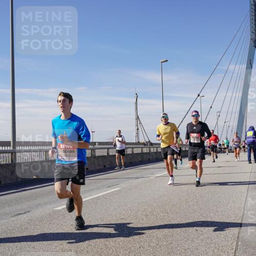 03.10.2025 - Köhlbrandbrückenlauf Michael Burmester http://msf.ph/oto/9074357 03.10.2025 12:39:45 Position 2 6525 meine-sportfotos.de