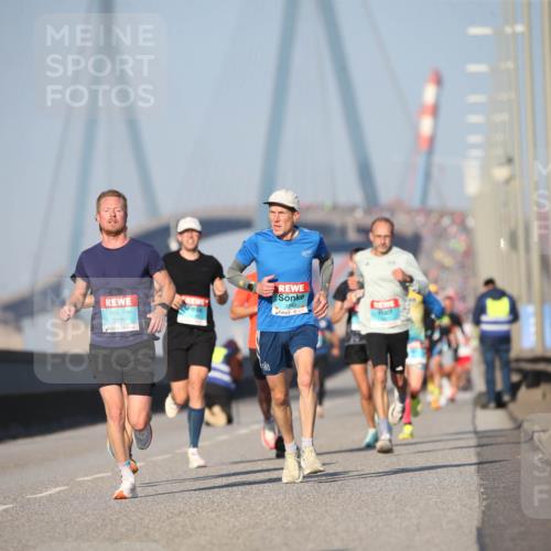 03.10.2025 - Köhlbrandbrückenlauf Jannik Wohlers http://msf.ph/oto/9074365 03.10.2025 09:40:20 Position 3 3809, 3248 meine-sportfotos.de