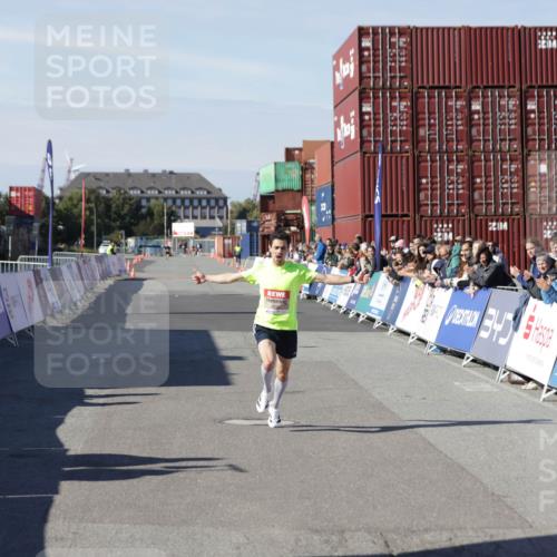 03.10.2025 - Köhlbrandbrückenlauf Jannik Wohlers http://msf.ph/oto/9074391 03.10.2025 12:45:20 Ziel 6280 meine-sportfotos.de