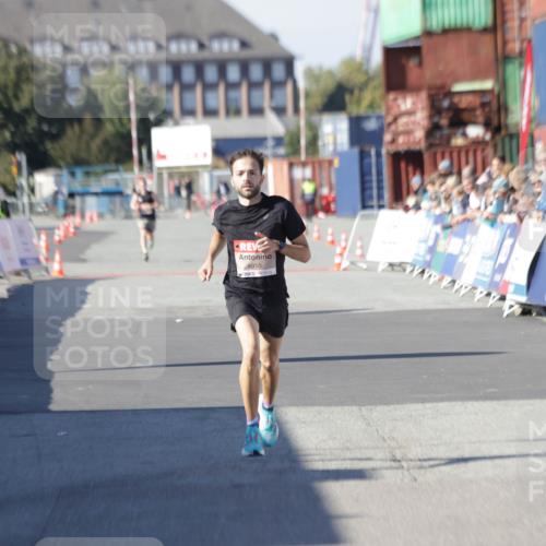 03.10.2025 - Köhlbrandbrückenlauf Jannik Wohlers http://msf.ph/oto/9074395 03.10.2025 12:45:48 Ziel 4010 meine-sportfotos.de