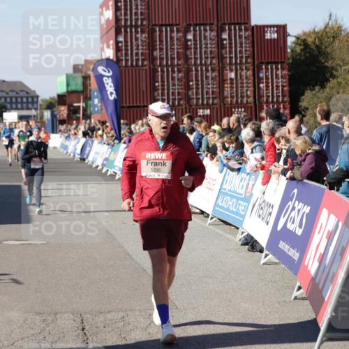 03.10.2025 - Köhlbrandbrückenlauf Jannik Wohlers http://msf.ph/oto/9074400 03.10.2025 13:16:09 Ziel 4311, 4423, 4495, 4644, 4696, 5022, 5023, 5068, 5217, 5336, 5684, 5806, 6270, 6271, 6712 meine-sportfotos.de