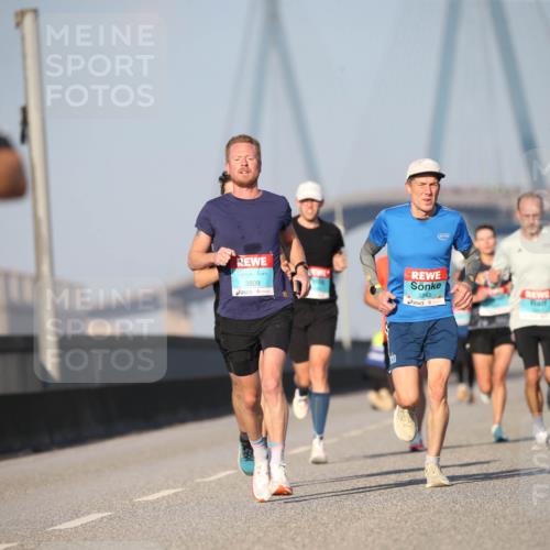 03.10.2025 - Köhlbrandbrückenlauf Jannik Wohlers http://msf.ph/oto/9074409 03.10.2025 09:40:22 Position 3 3809, 3248 meine-sportfotos.de