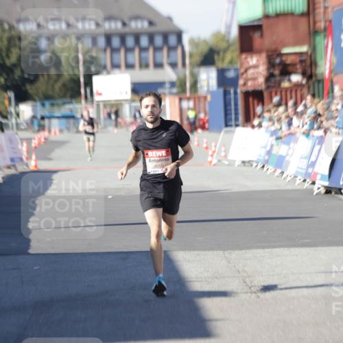 03.10.2025 - Köhlbrandbrückenlauf Jannik Wohlers http://msf.ph/oto/9074417 03.10.2025 12:45:48 Ziel 4010 meine-sportfotos.de
