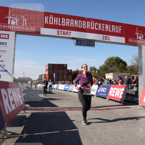 03.10.2025 - Köhlbrandbrückenlauf Lena Gebhardt http://msf.ph/oto/9074421 03.10.2025 13:38:49 Ziel 4723, 5529, 5533, 6640 meine-sportfotos.de