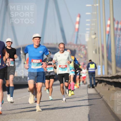 03.10.2025 - Köhlbrandbrückenlauf Jannik Wohlers http://msf.ph/oto/9074423 03.10.2025 09:40:22 Position 3 3267 meine-sportfotos.de