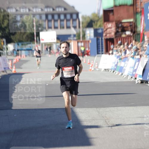 03.10.2025 - Köhlbrandbrückenlauf Jannik Wohlers http://msf.ph/oto/9074430 03.10.2025 12:45:48 Ziel 4010 meine-sportfotos.de