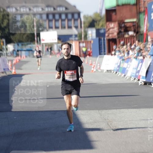 03.10.2025 - Köhlbrandbrückenlauf Jannik Wohlers http://msf.ph/oto/9074443 03.10.2025 12:45:48 Ziel 4010 meine-sportfotos.de