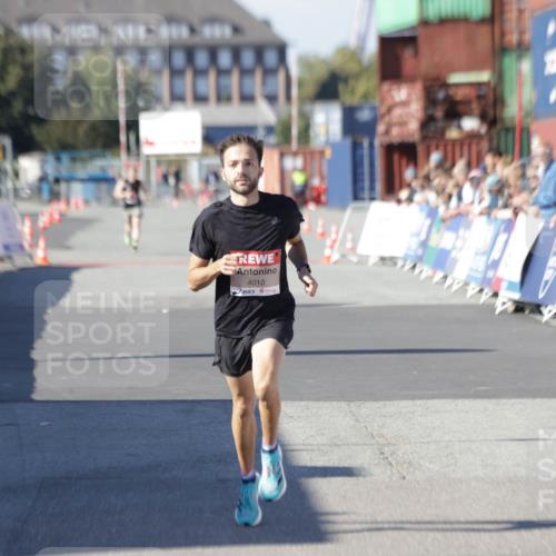 03.10.2025 - Köhlbrandbrückenlauf Jannik Wohlers http://msf.ph/oto/9074452 03.10.2025 12:45:48 Ziel 4010 meine-sportfotos.de