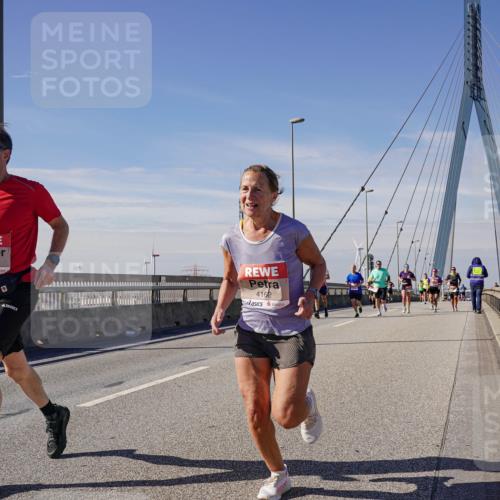 03.10.2025 - Köhlbrandbrückenlauf Michael Burmester http://msf.ph/oto/9074455 03.10.2025 12:39:50 Position 2 5779, 4162 meine-sportfotos.de