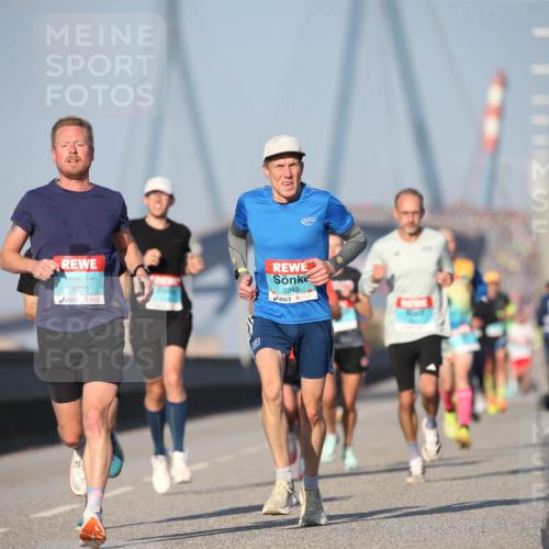 03.10.2025 - Köhlbrandbrückenlauf Jannik Wohlers http://msf.ph/oto/9074460 03.10.2025 09:40:23 Position 3 3809, 3248 meine-sportfotos.de