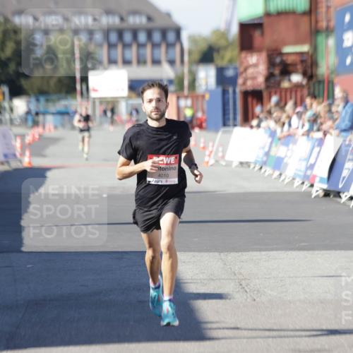 03.10.2025 - Köhlbrandbrückenlauf Jannik Wohlers http://msf.ph/oto/9074462 03.10.2025 12:45:49 Ziel 4010 meine-sportfotos.de