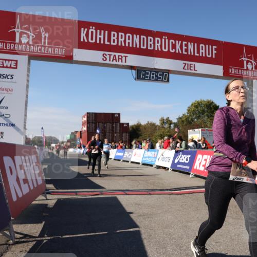 03.10.2025 - Köhlbrandbrückenlauf Lena Gebhardt http://msf.ph/oto/9074470 03.10.2025 13:38:50 Ziel 4723, 5529, 5533, 6640 meine-sportfotos.de