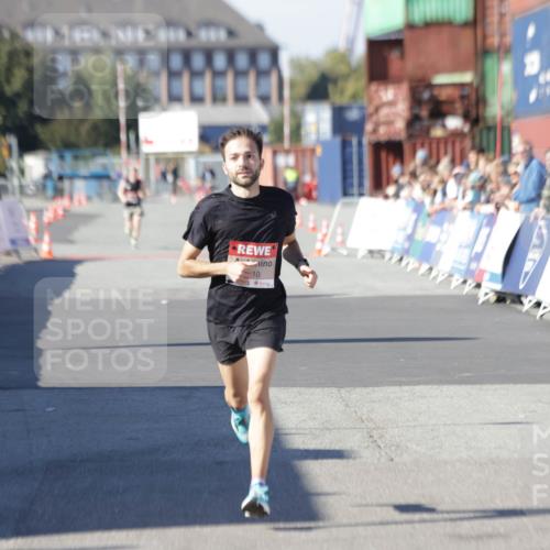 03.10.2025 - Köhlbrandbrückenlauf Jannik Wohlers http://msf.ph/oto/9074475 03.10.2025 12:45:49 Ziel 4010 meine-sportfotos.de