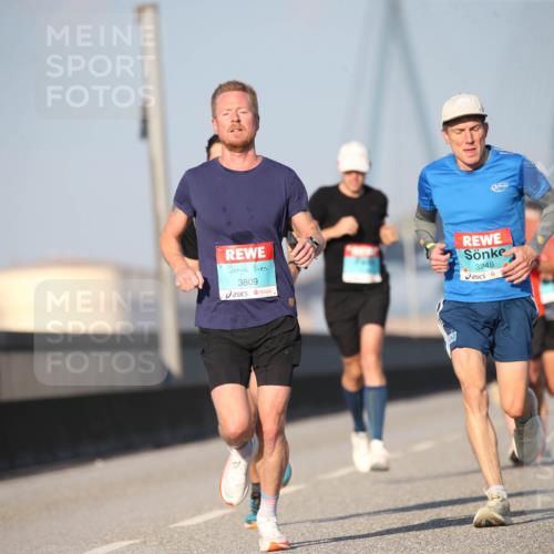 03.10.2025 - Köhlbrandbrückenlauf Jannik Wohlers http://msf.ph/oto/9074480 03.10.2025 09:40:24 Position 3 3809, 3248 meine-sportfotos.de