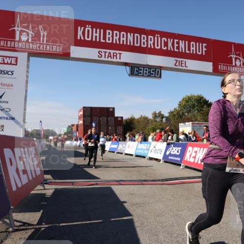 03.10.2025 - Köhlbrandbrückenlauf Lena Gebhardt http://msf.ph/oto/9074481 03.10.2025 13:38:50 Ziel 4723, 5529, 5533, 6640 meine-sportfotos.de