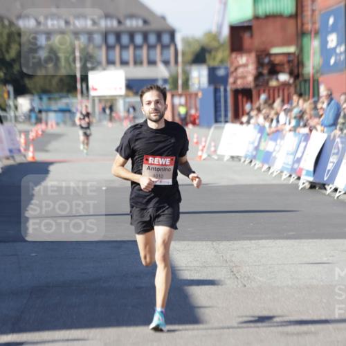 03.10.2025 - Köhlbrandbrückenlauf Jannik Wohlers http://msf.ph/oto/9074482 03.10.2025 12:45:49 Ziel 4010 meine-sportfotos.de