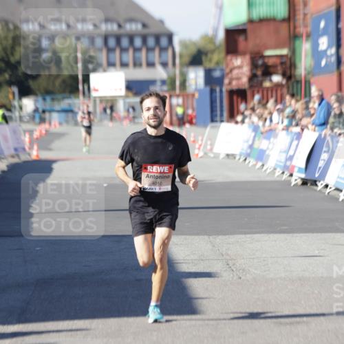 03.10.2025 - Köhlbrandbrückenlauf Jannik Wohlers http://msf.ph/oto/9074493 03.10.2025 12:45:49 Ziel 4010 meine-sportfotos.de
