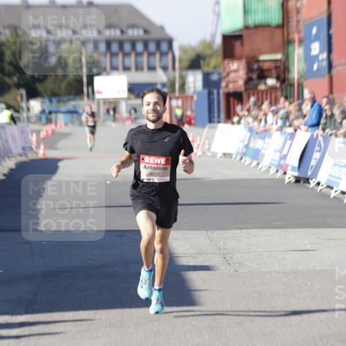 03.10.2025 - Köhlbrandbrückenlauf Jannik Wohlers http://msf.ph/oto/9074506 03.10.2025 12:45:49 Ziel 4010 meine-sportfotos.de