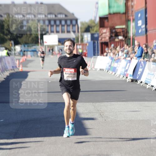 03.10.2025 - Köhlbrandbrückenlauf Jannik Wohlers http://msf.ph/oto/9074519 03.10.2025 12:45:49 Ziel 4010 meine-sportfotos.de