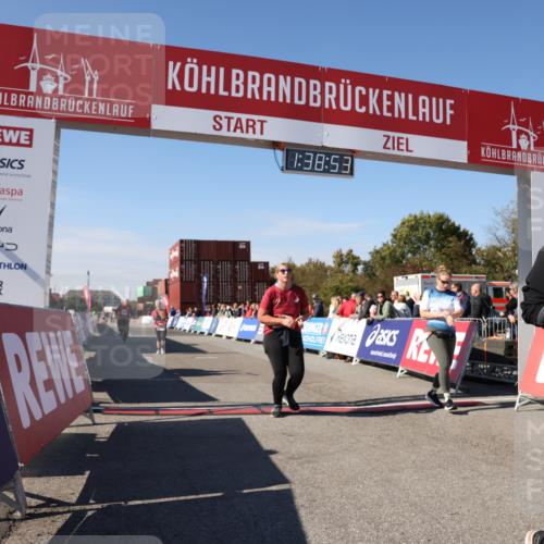 03.10.2025 - Köhlbrandbrückenlauf Lena Gebhardt http://msf.ph/oto/9074540 03.10.2025 13:38:54 Ziel 4723, 5529, 5533, 5584, 6030, 6640 meine-sportfotos.de
