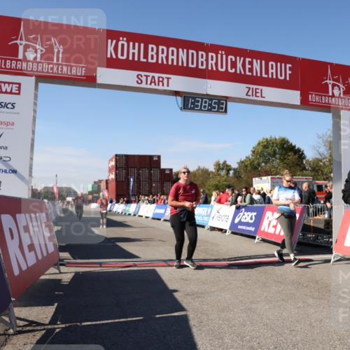 03.10.2025 - Köhlbrandbrückenlauf Lena Gebhardt http://msf.ph/oto/9074548 03.10.2025 13:38:54 Ziel 4723, 5529, 5533, 5584, 6030, 6640 meine-sportfotos.de