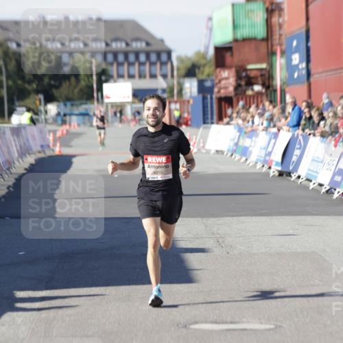 03.10.2025 - Köhlbrandbrückenlauf Jannik Wohlers http://msf.ph/oto/9074550 03.10.2025 12:45:49 Ziel 4010 meine-sportfotos.de
