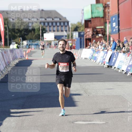 03.10.2025 - Köhlbrandbrückenlauf Jannik Wohlers http://msf.ph/oto/9074561 03.10.2025 12:45:49 Ziel 4010 meine-sportfotos.de