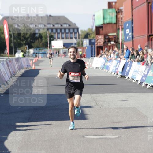 03.10.2025 - Köhlbrandbrückenlauf Jannik Wohlers http://msf.ph/oto/9074575 03.10.2025 12:45:49 Ziel 4010 meine-sportfotos.de