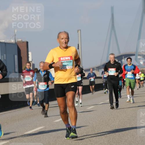 03.10.2025 - Köhlbrandbrückenlauf Jannik Wohlers http://msf.ph/oto/9074576 03.10.2025 09:51:10 Position 3 12, 3656, 1428 meine-sportfotos.de