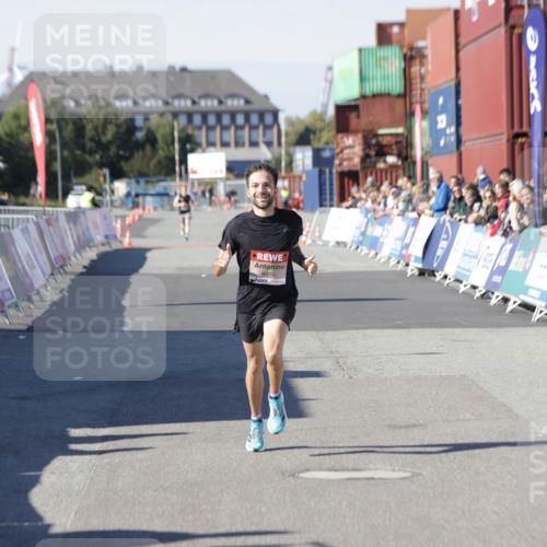03.10.2025 - Köhlbrandbrückenlauf Jannik Wohlers http://msf.ph/oto/9074583 03.10.2025 12:45:49 Ziel 4010 meine-sportfotos.de