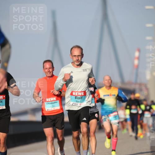 03.10.2025 - Köhlbrandbrückenlauf Jannik Wohlers http://msf.ph/oto/9074584 03.10.2025 09:40:28 Position 3 299, 1012, 3267 meine-sportfotos.de