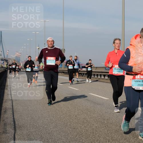 03.10.2025 - Köhlbrandbrückenlauf Fabian Wolf http://msf.ph/oto/9074585 03.10.2025 10:14:21 Position 3 2418, 3225, 2688 meine-sportfotos.de
