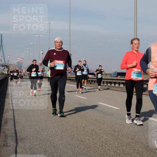 03.10.2025 - Köhlbrandbrückenlauf Fabian Wolf http://msf.ph/oto/9074597 03.10.2025 10:14:21 Position 3 2418, 3225, 2688, 50 meine-sportfotos.de