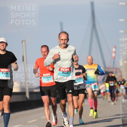 03.10.2025 - Köhlbrandbrückenlauf Jannik Wohlers http://msf.ph/oto/9074602 03.10.2025 09:40:29 Position 3 3299, 1012, 3267 meine-sportfotos.de