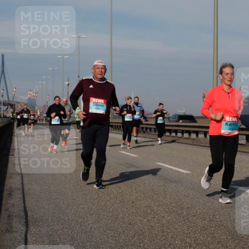 03.10.2025 - Köhlbrandbrückenlauf Fabian Wolf http://msf.ph/oto/9074604 03.10.2025 10:14:22 Position 3 2418, 3225, 2688 meine-sportfotos.de