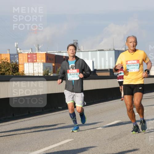 03.10.2025 - Köhlbrandbrückenlauf Jannik Wohlers http://msf.ph/oto/9074613 03.10.2025 09:51:11 Position 3 3228, 3656, 1428 meine-sportfotos.de