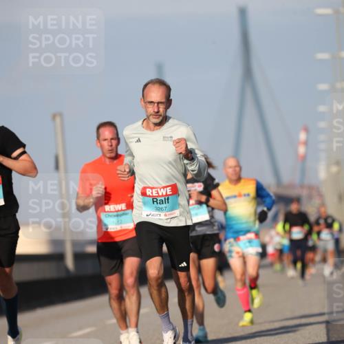 03.10.2025 - Köhlbrandbrückenlauf Jannik Wohlers http://msf.ph/oto/9074617 03.10.2025 09:40:29 Position 3 3299, 1012, 3267 meine-sportfotos.de