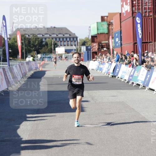 03.10.2025 - Köhlbrandbrückenlauf Jannik Wohlers http://msf.ph/oto/9074618 03.10.2025 12:45:49 Ziel 4010 meine-sportfotos.de