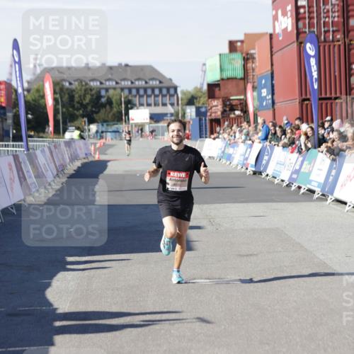 03.10.2025 - Köhlbrandbrückenlauf Jannik Wohlers http://msf.ph/oto/9074627 03.10.2025 12:45:49 Ziel 4010 meine-sportfotos.de