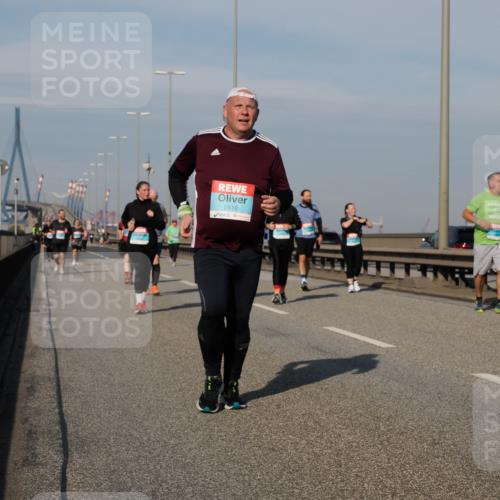 03.10.2025 - Köhlbrandbrückenlauf Fabian Wolf http://msf.ph/oto/9074632 03.10.2025 10:14:23 Position 3 2418 meine-sportfotos.de