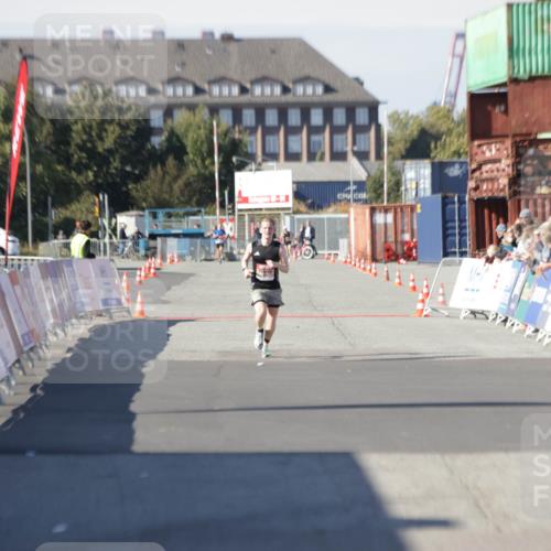 03.10.2025 - Köhlbrandbrückenlauf Jannik Wohlers http://msf.ph/oto/9074660 03.10.2025 12:45:57 Ziel 4010 meine-sportfotos.de